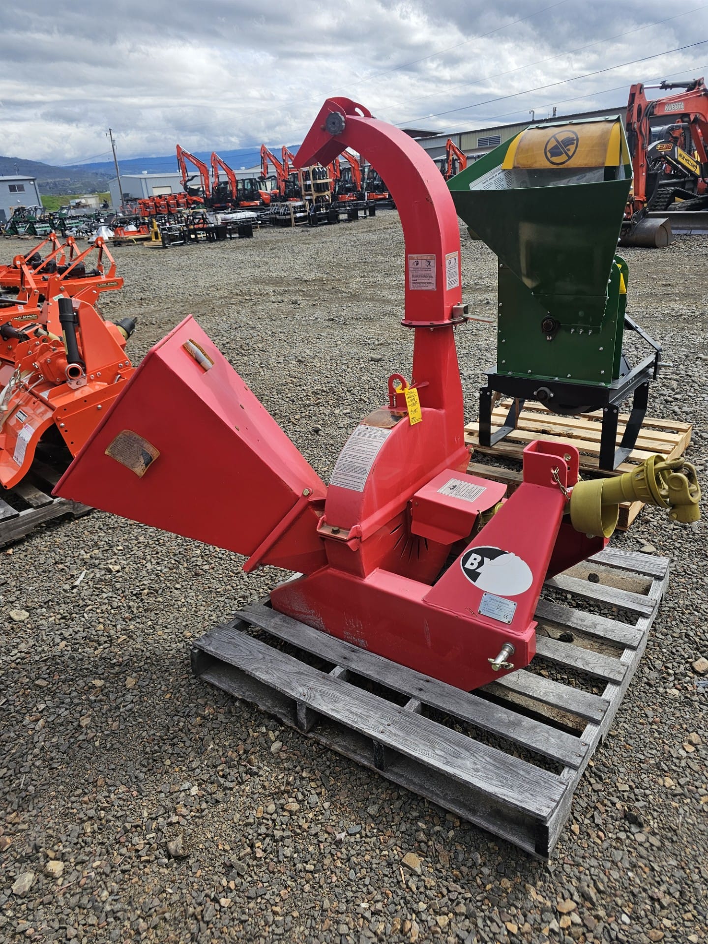 2012 TITAN WOOD CHIPPER